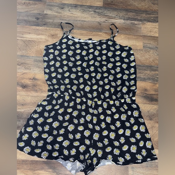 Esmara Black Daisy Print Romper - Picture 1 of 3